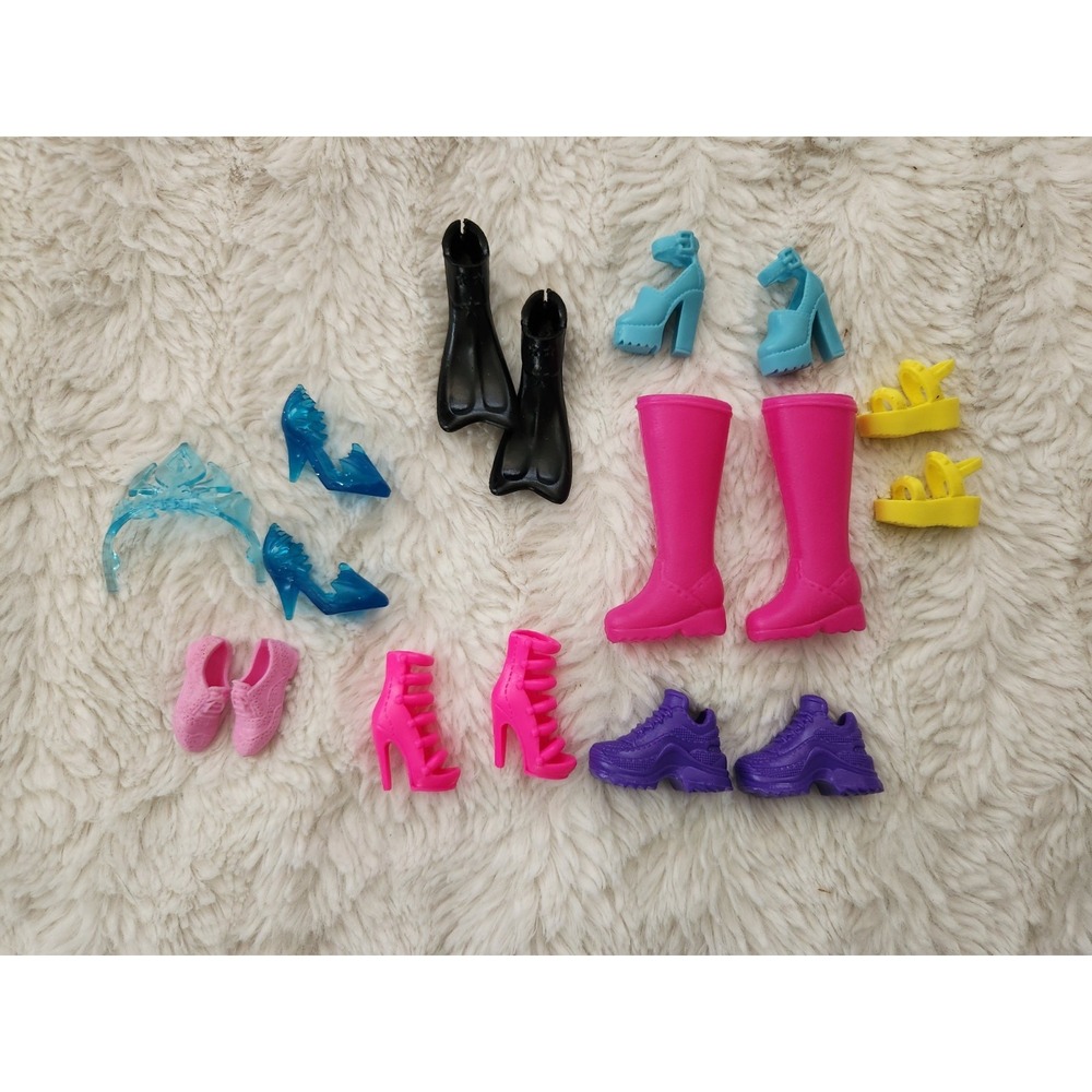Barbie Lot Of 8 Pairs Of Shoes And A‎ Tiara Multicolored